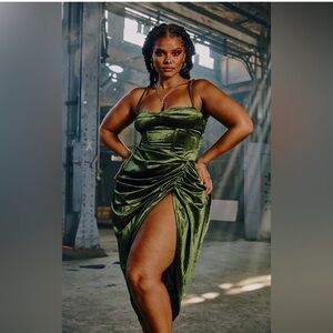 Pretty Little Thing Plus Khaki Velvet Set - Size 14